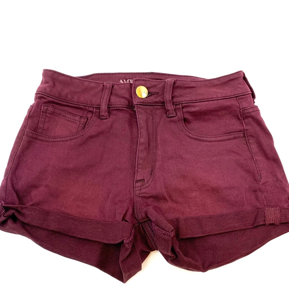 American Eagle maroon shorts